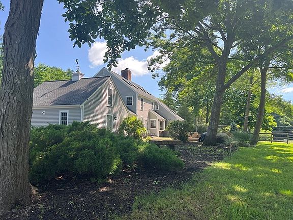 4th image of 221 Washington St