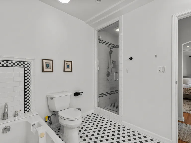 6233 W Orange St — Photo 8