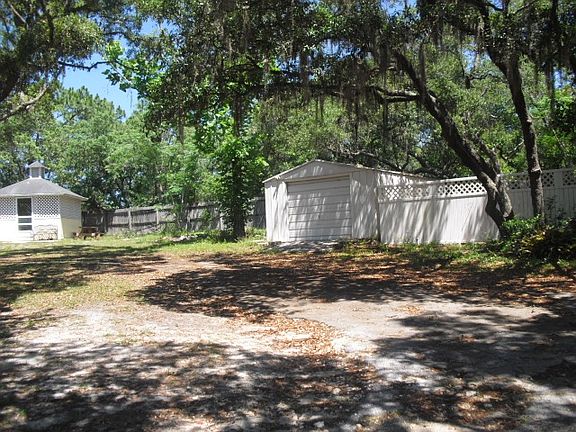 3rd image of 13011 Paris Dr
