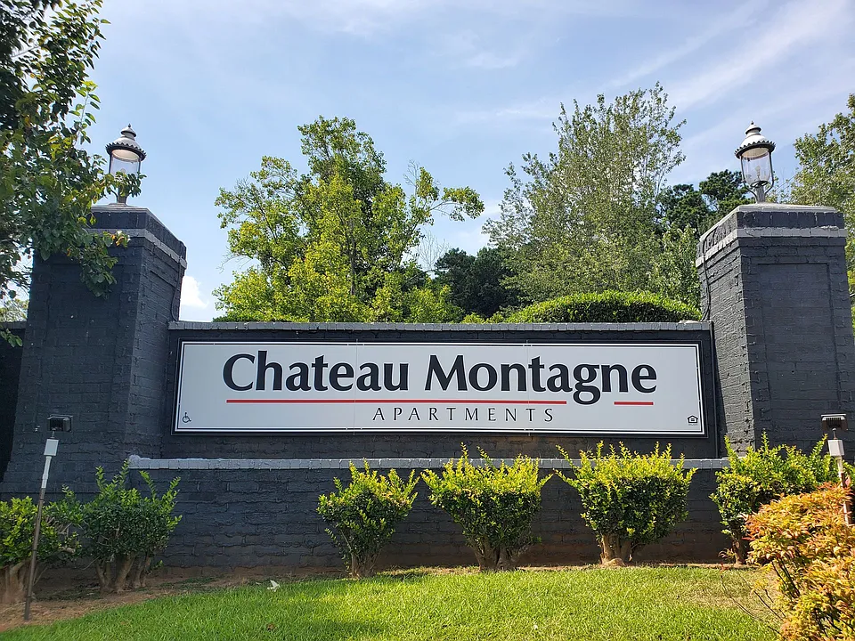 Chateau Montagne Apartments