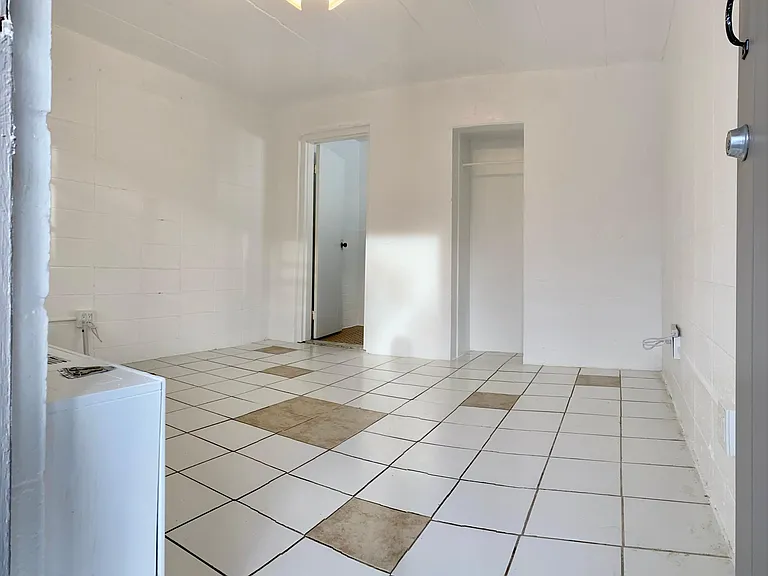 25 Woodlawn Ave #1-40 — Photo 9