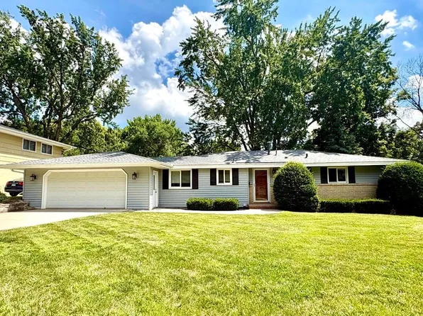 2009 W 83rd St, Bloomington, MN 55431