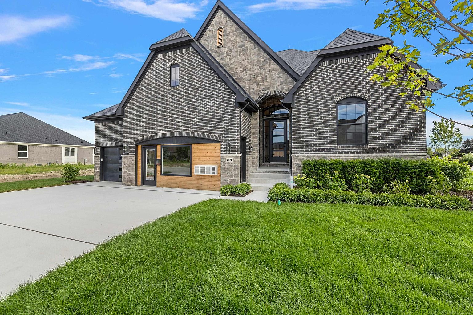 4140 Blossom Dr, photo 2