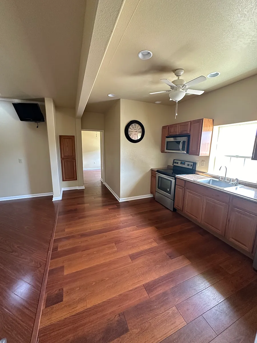 Building Photo - Crestview Ln