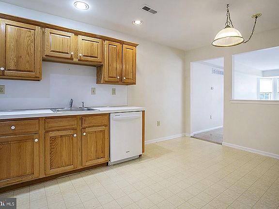 5th image of 89 Forrest Ct