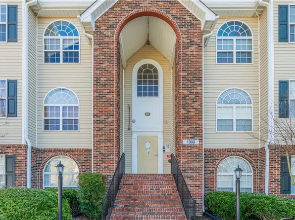 1922 Salem Bluff Dr, Winston Salem, NC 27127