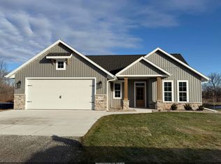 N1786 Red Cardinal Dr, Greenville, WI 54942