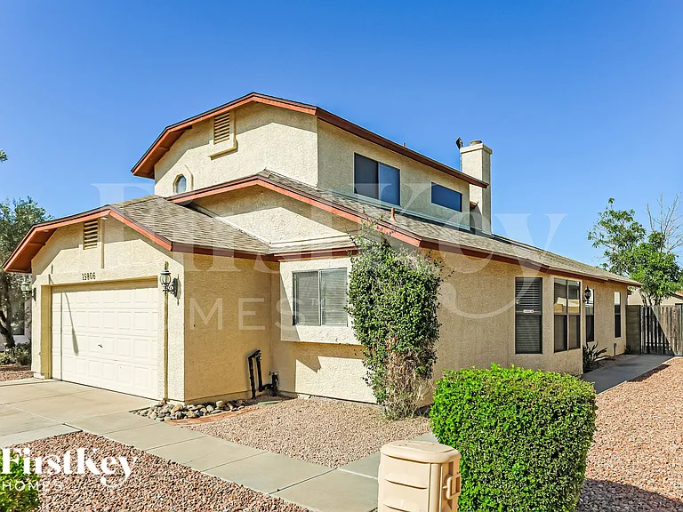 19806 N 47th Ave — Photo 2