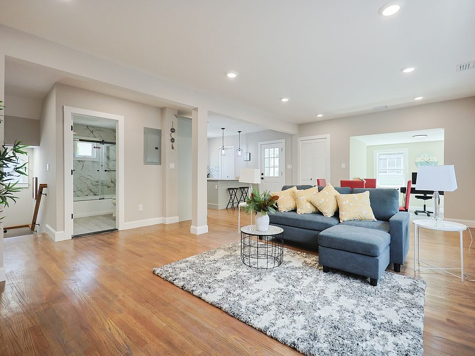 1st image of 11 Watson St #2