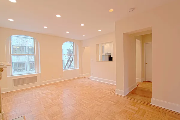 Rented by ROOM Real Estate | media 22