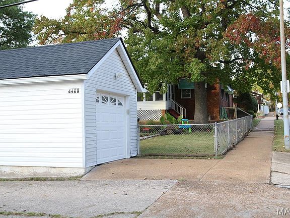 4th image of 4400 Bingham Ave