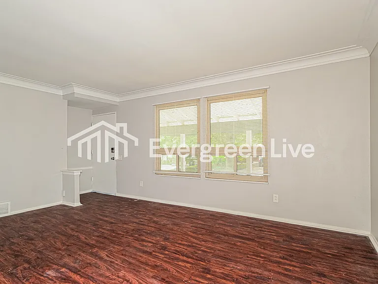 2667 Garham Dr — Photo 4