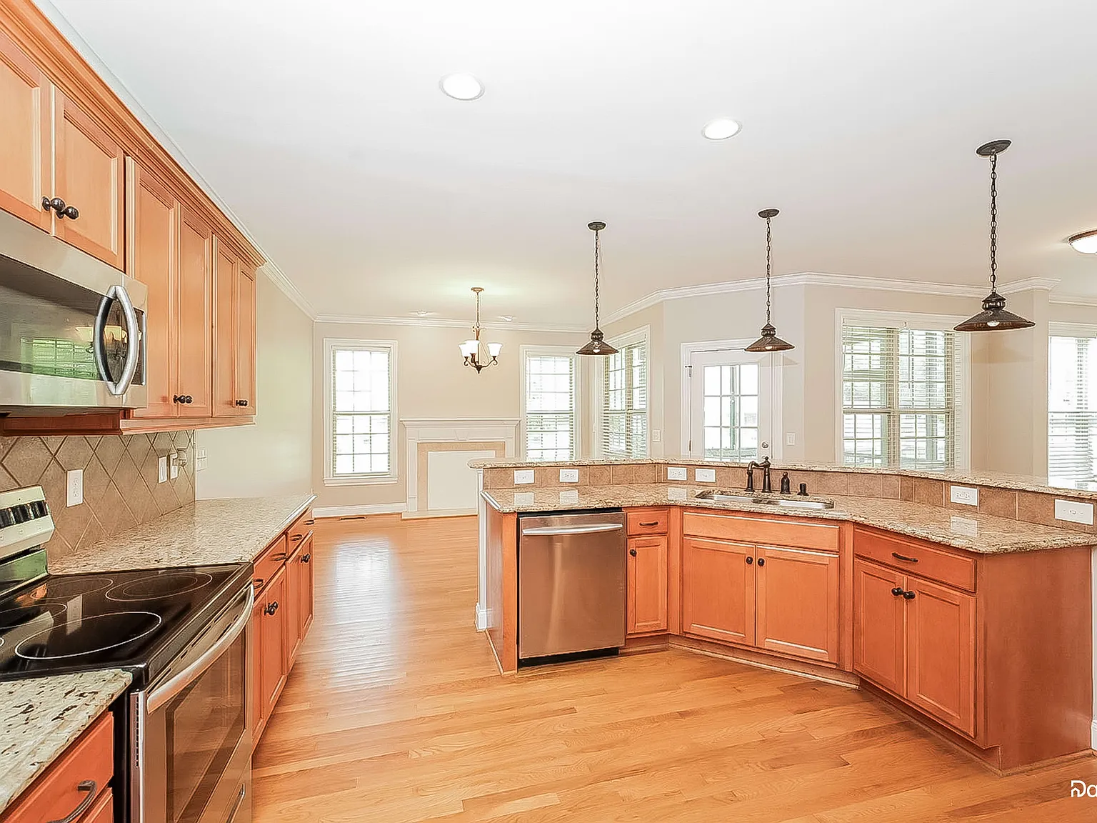 4 bed, 2.5 bath, 2481 sqft, $2,435 — Photo 2