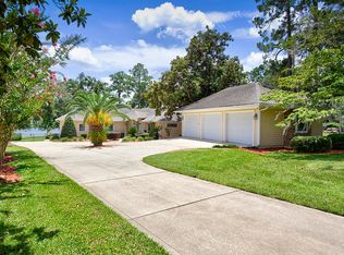 977 Lake Asbury Dr, Green Cove Springs, FL 32043
