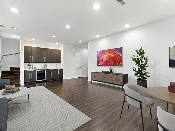 5th image of 2366 N Seeley Ave #1W