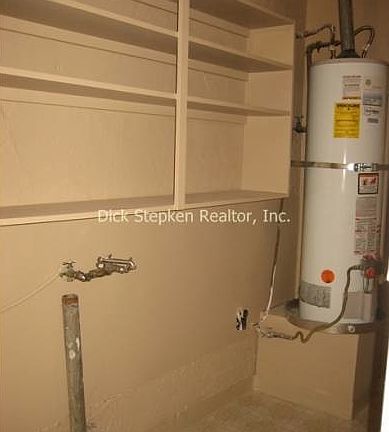 5th image of 2343 E Oak St