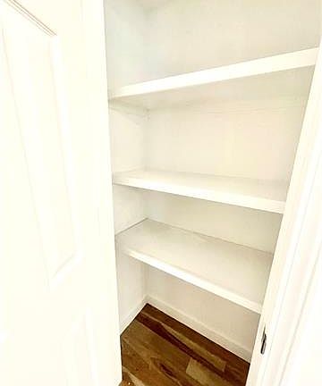 4th image of 2228 Franklin Ave #A