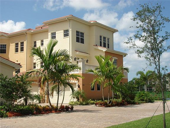4th image of 541 Avellino Isles Cir #101