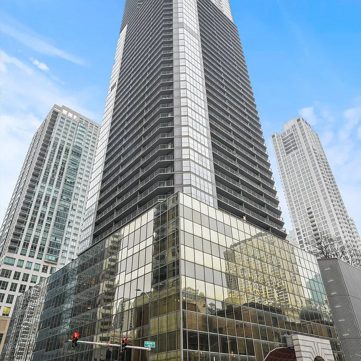 10 E Ontario St #4901
