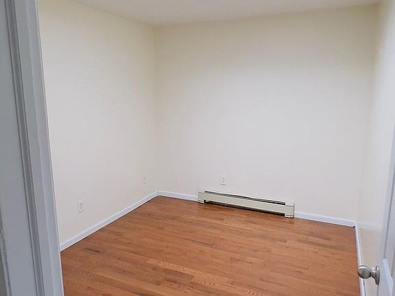 4th image of 147 Beach 26th St #3