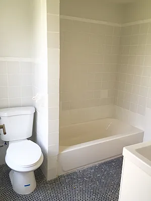 Rented by Bedford Realty USA Corp | media 8