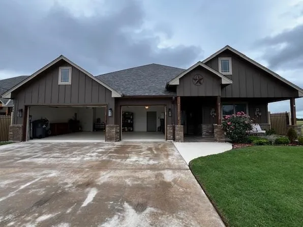 3910 NE Shenandoah Dr, Lawton, OK 73507