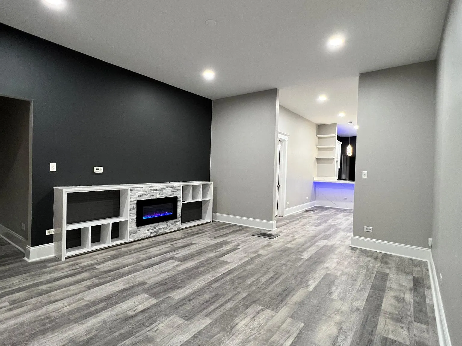3044 Calwagner St — Photo 3