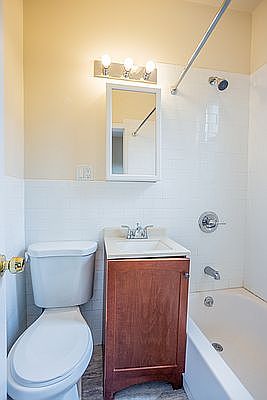 3rd image of 178 Nassau Ave APT 3R