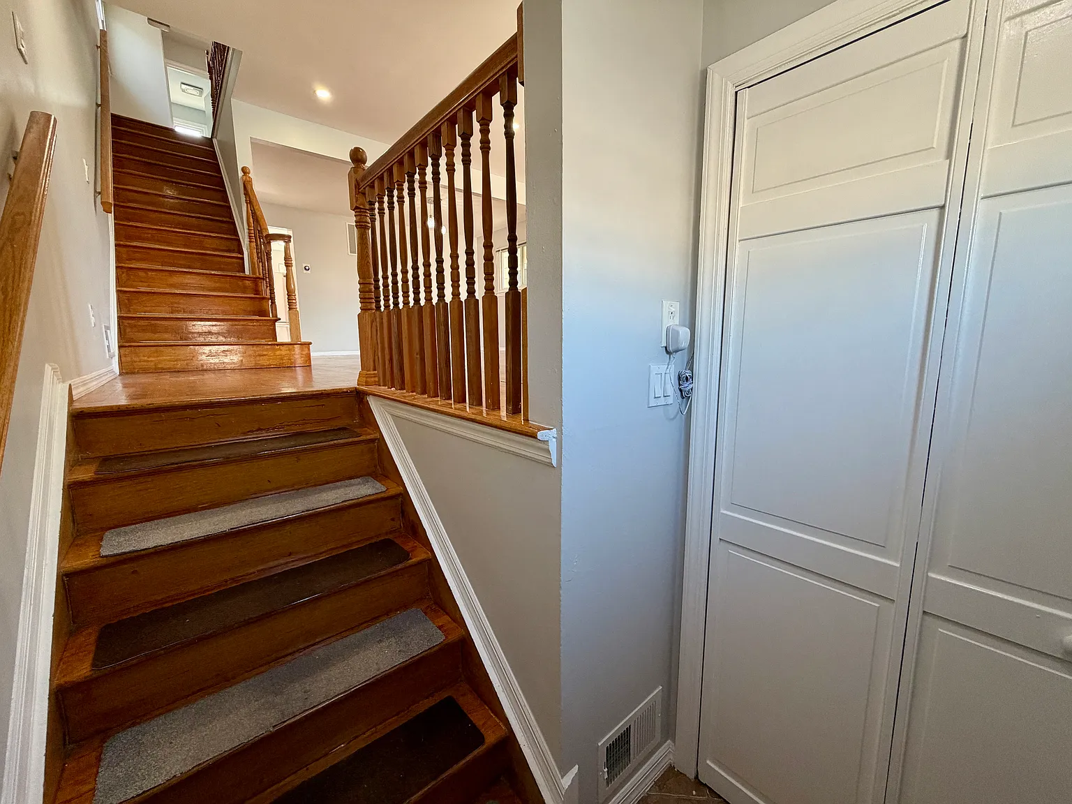 3 bed, 2.5 bath, 2500 sqft, $3,750 — Photo 2