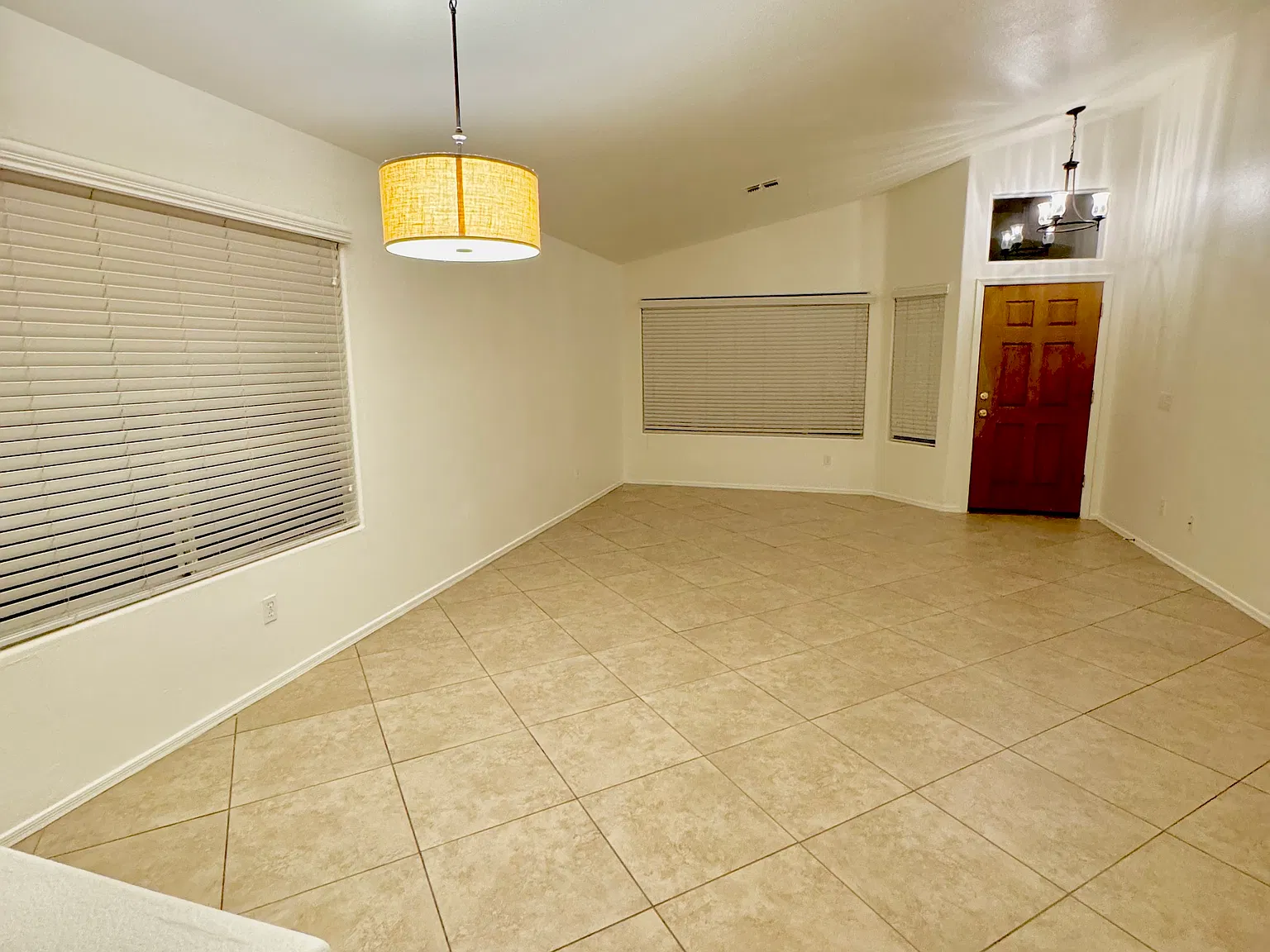 4 bed, 1685 sqft, $2,600 — Photo 3