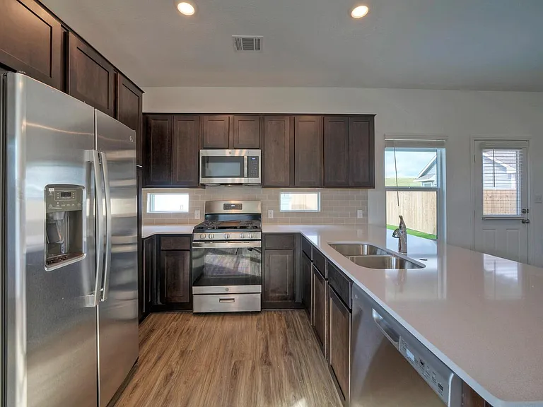 1317 Linwood St — Photo 13