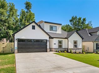 476 W 2nd St, Centerton, AR 72719