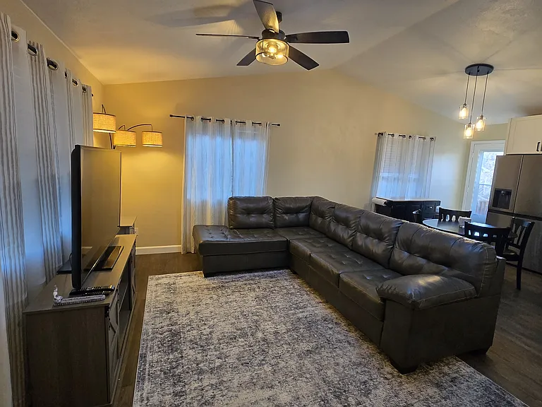 2224 W Hillside Ave — Photo 6