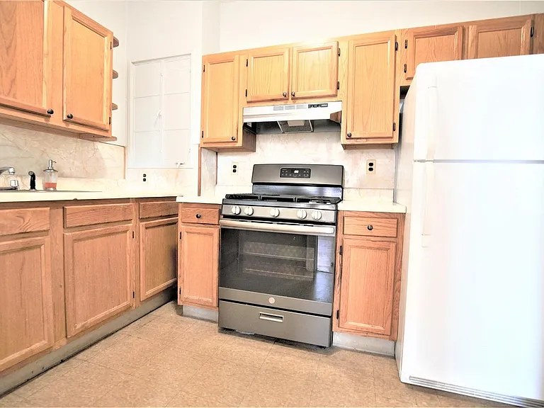 535 Washington St #2 — Photo 4