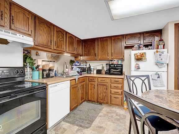 3rd image of 1353 Norfolk Cir