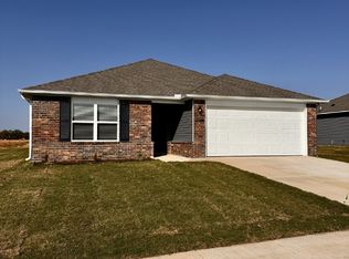 2709 Evans St, Pea Ridge, AR 72751