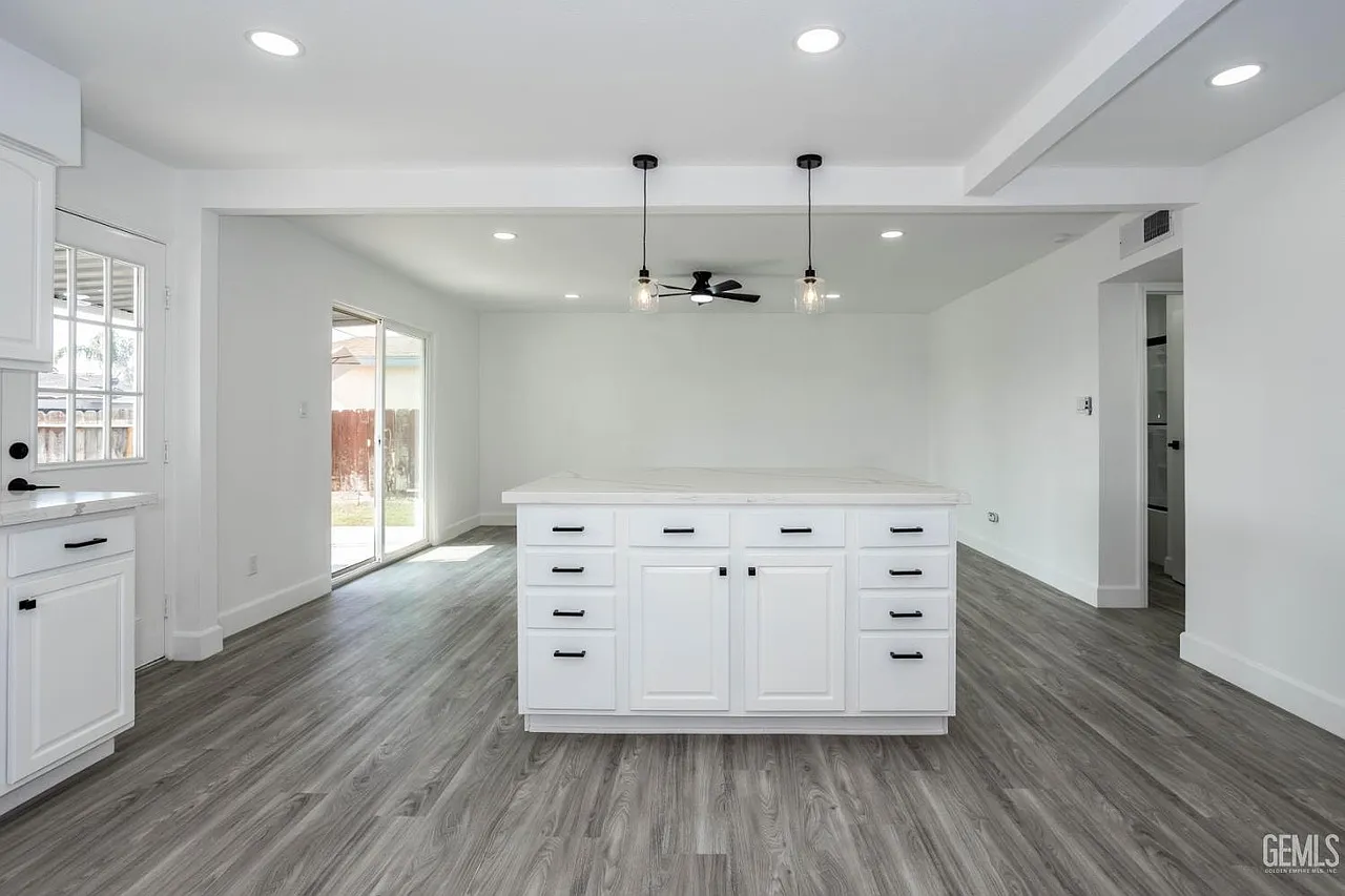 3 bed, 1147 sqft, $2,400 — Photo 4