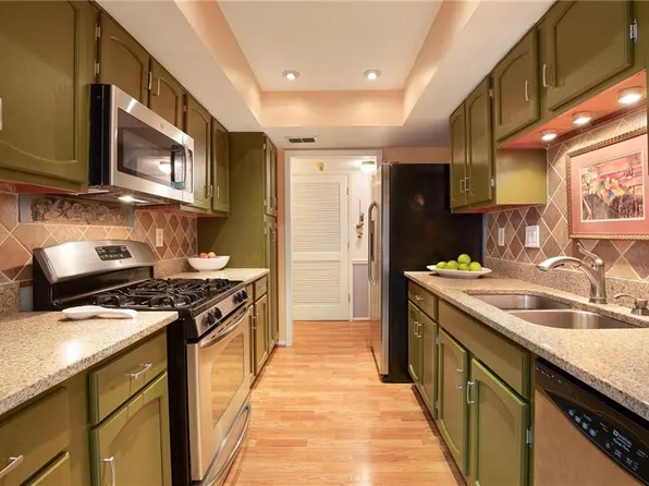 1109 Canyon Point Cir, Roswell, GA 30076