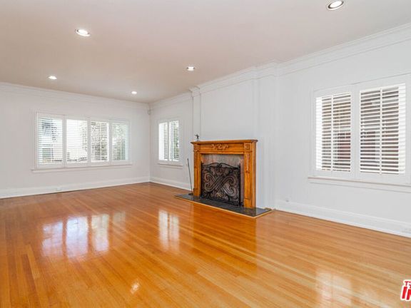 5th image of 4052 Ingraham St