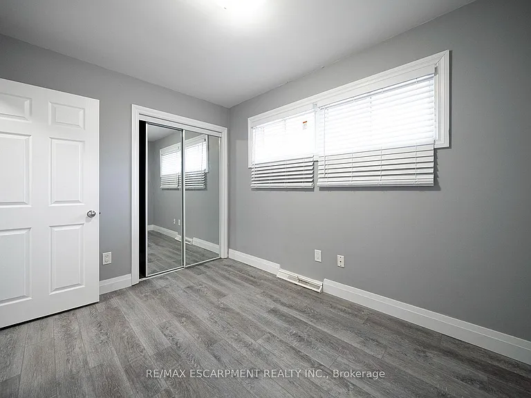 76 Glenview Ave #UPPER — Photo 10