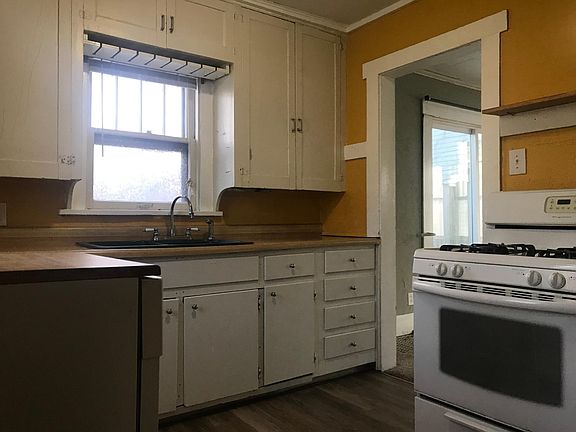 lots of storage space in kitchen