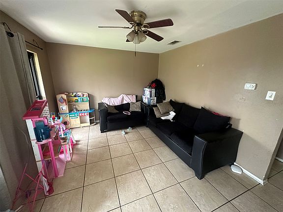 2nd image of 513 Joy Ln