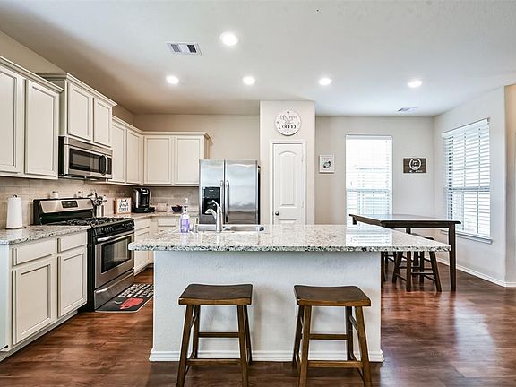3rd image of 6522 Stoney Creek Dr