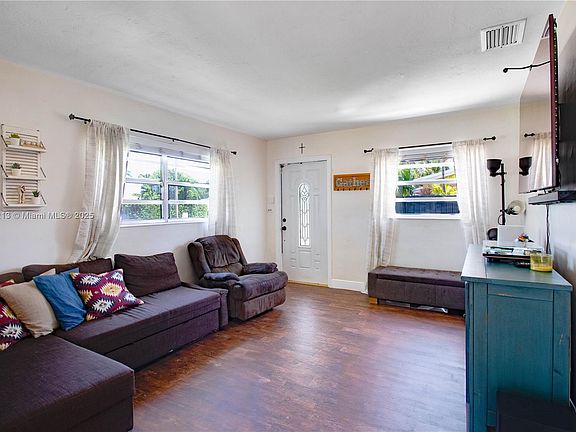 4th image of 11090 SW 69th Dr