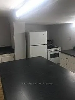 195 Poyntz Ave #LOWER — Photo 3