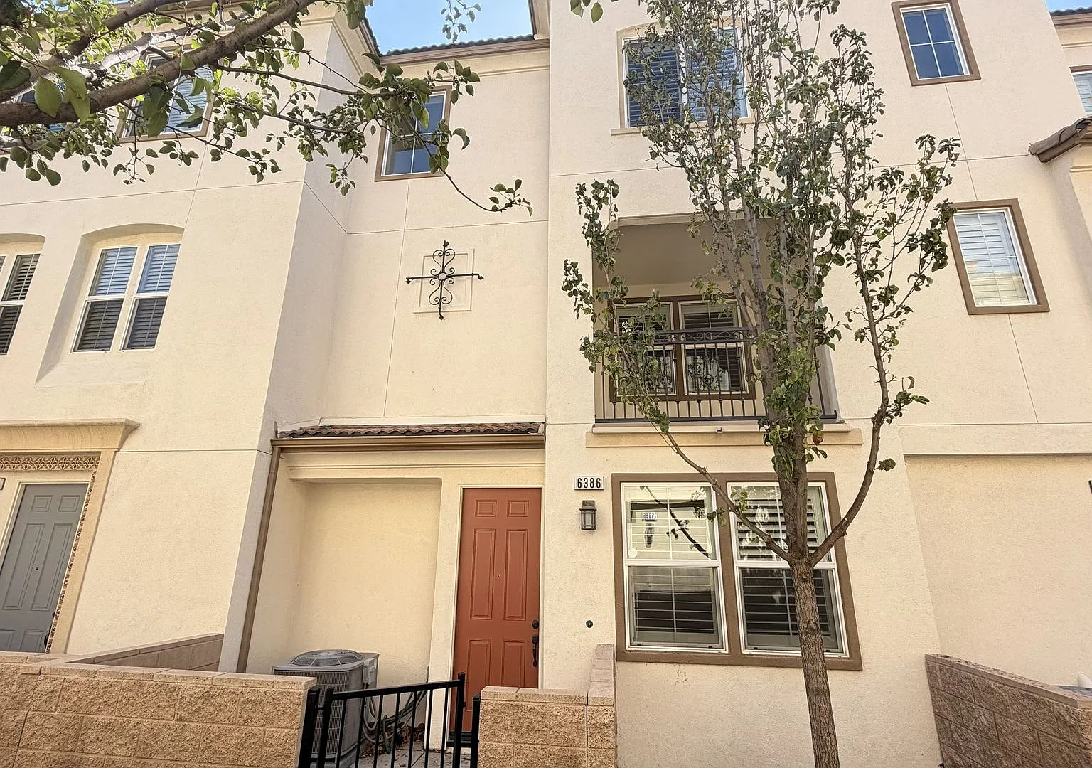 Modern 3-Story Townhouse In Eastvale-Move-In Special $2595 For First 3 Months! — Photo 1
