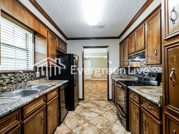 5th image of 150 Wheatley Pl