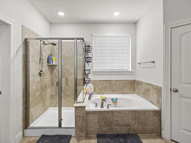 724 Pioneer Grv — Photo 23