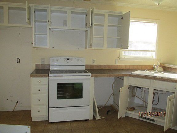 4th image of 608 Mountain Meadows Dr