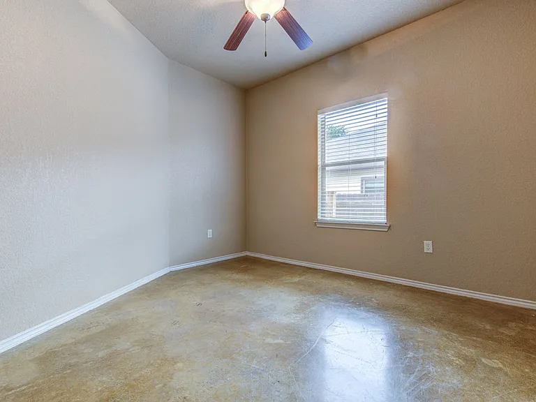 1042 Carolyn Cv — Photo 10